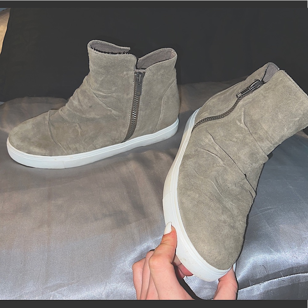 Taupe Yellowbox marbee